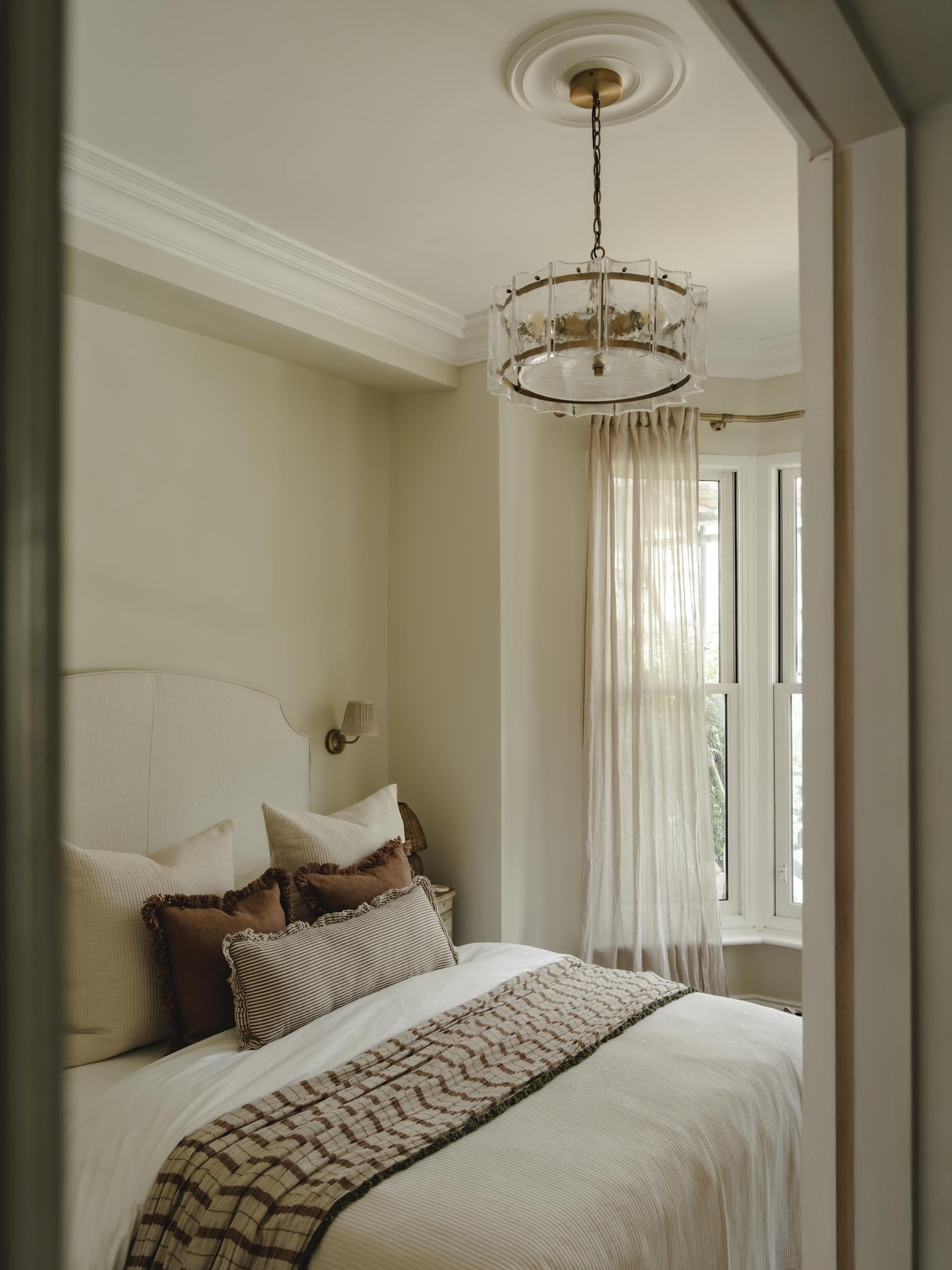 Amberley Round Chandelier Light in 22 Inch with Clear Glass