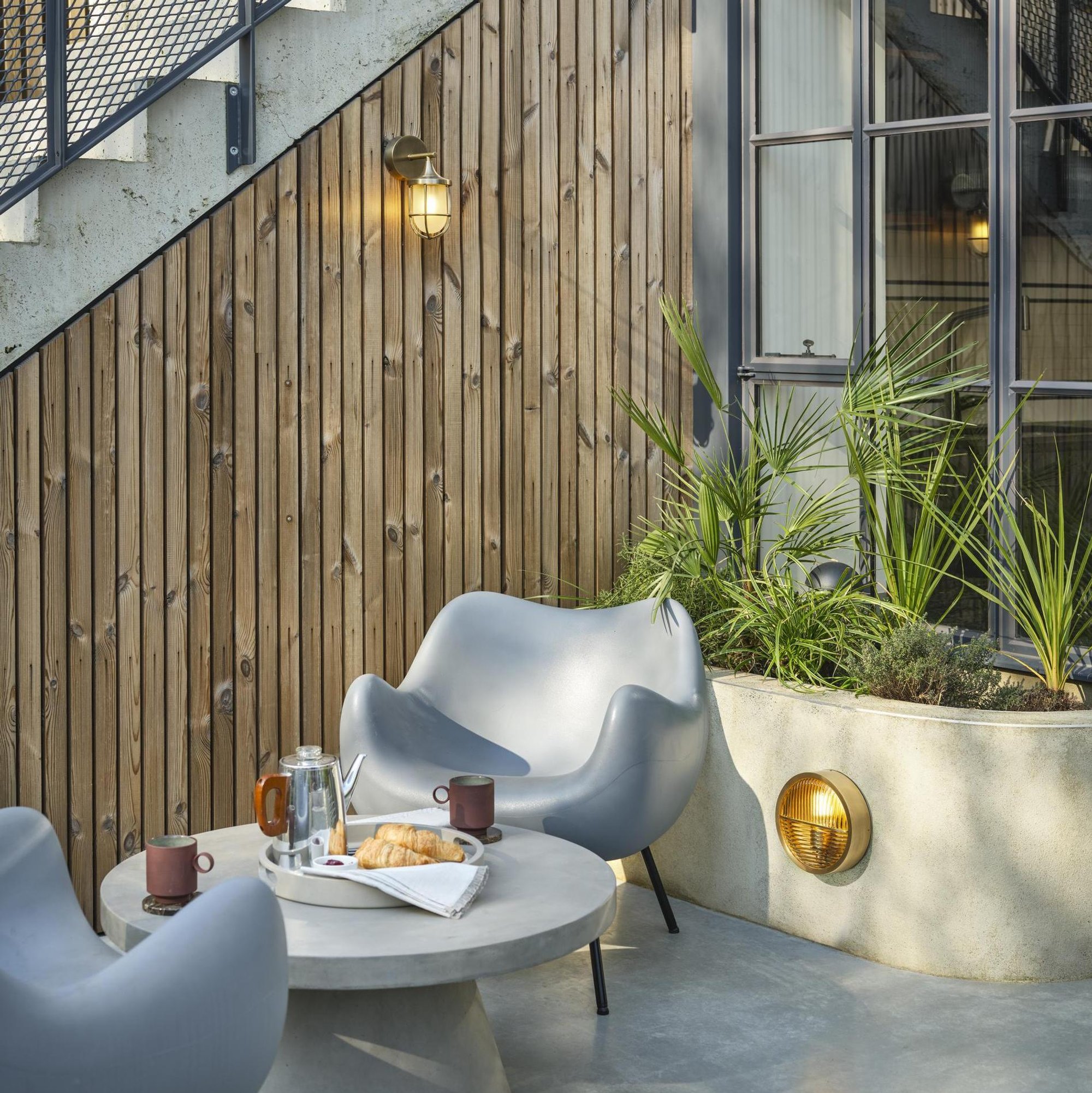 Harbour Outdoor & Bathroom Wall Light in Brass with Frosted Glass - Garden