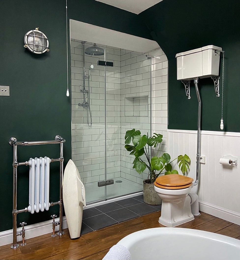 Gunmetal Round Bulkhead Outdoor and  Bathroom Round Wall Light with ribbed glass