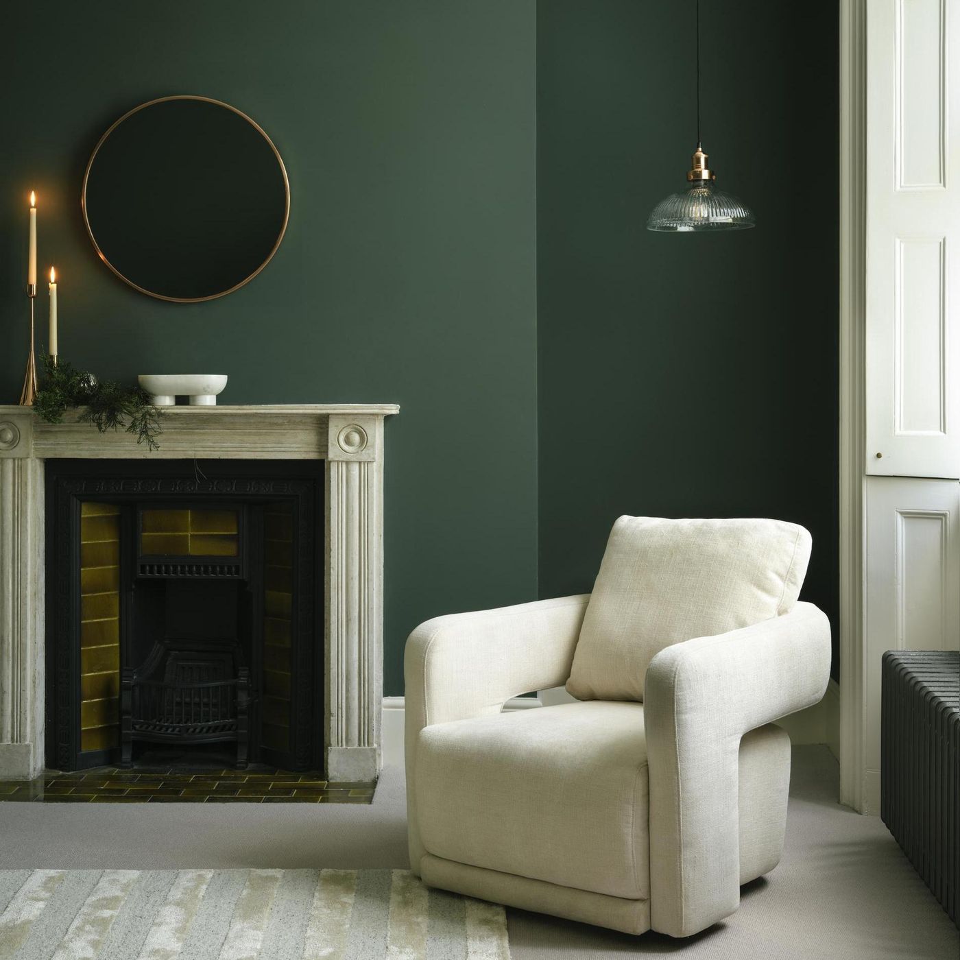 Brass Frame Urban Round Wall Mirror in 24 Inch, Product code is UR-R-WM24-B
