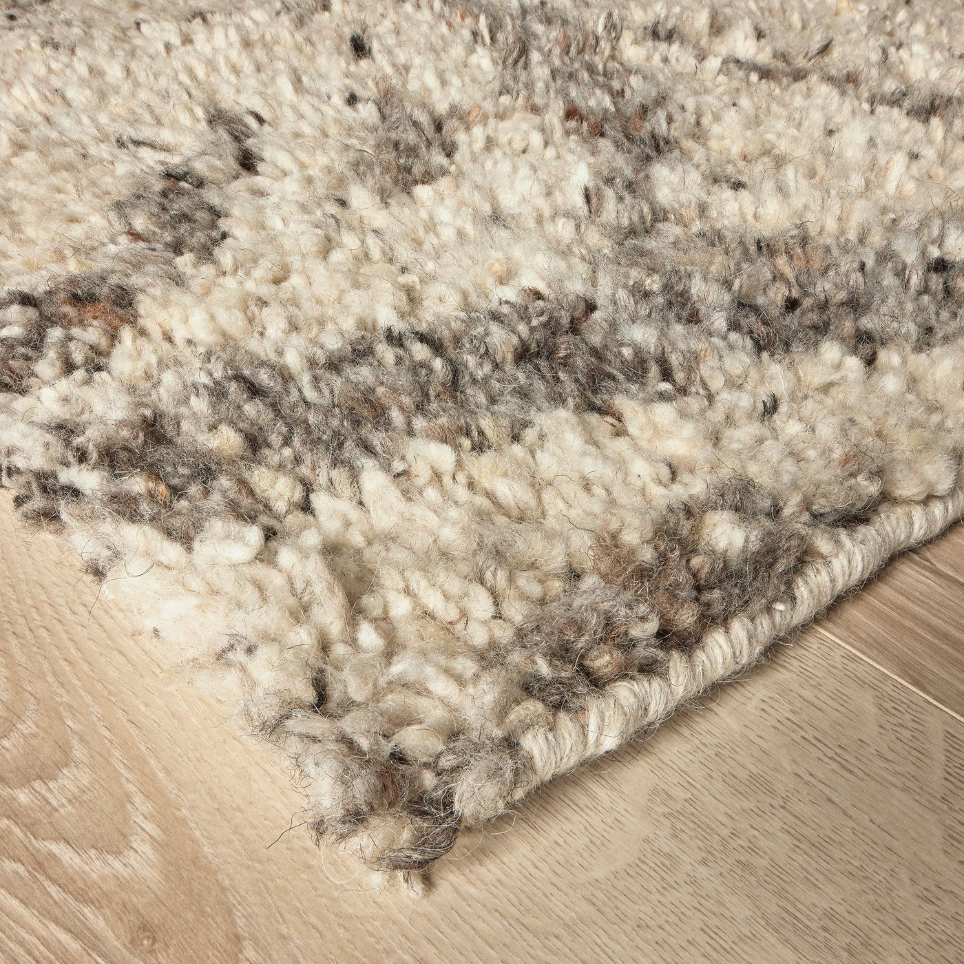 Natural_Brae_Handknotted_Shaggy_Wool_Natural_Dark_Brown_Rug_Industville_RG-25-HKSW-N-DB_Corner