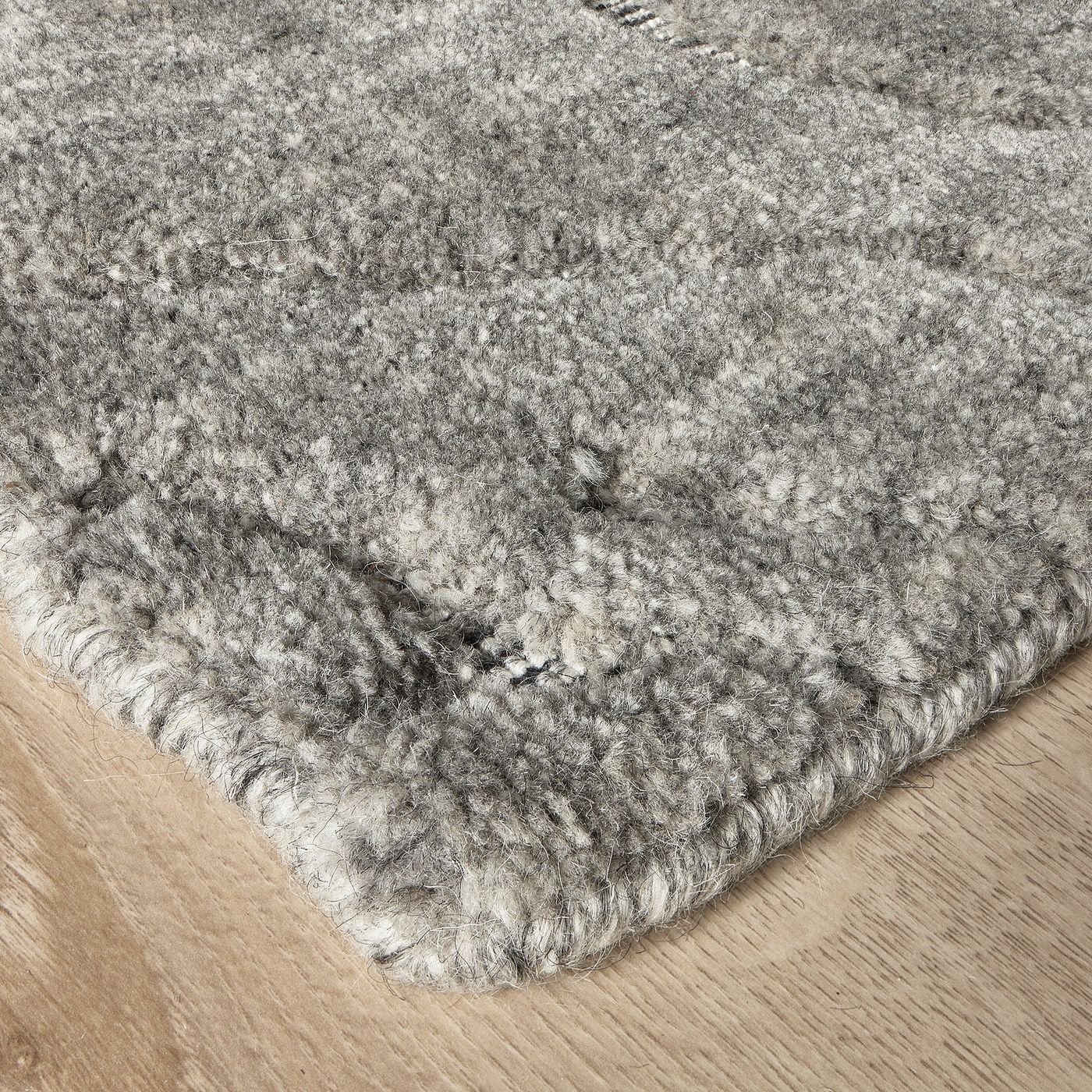Natural_Erth_Handloomed_Wool_Grey_Rug_Industville_RG-26-HLW-GR_Corner