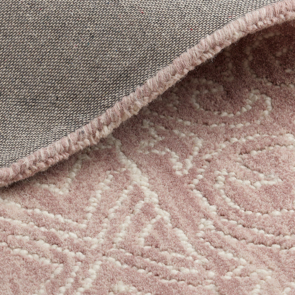  Analyzing image    Natural_Oare_Handtufted_Wool_Rose_Rug_Industville_RG-32-HTW-RO_Fold_