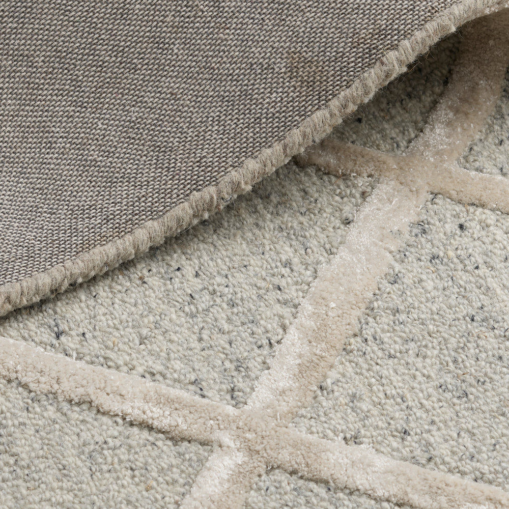 Natural_Ratho_Handtufted_Wool_Grey_Cream_Rug_Industville_RG-18-HTW-GR-CR_Fold_Closeup