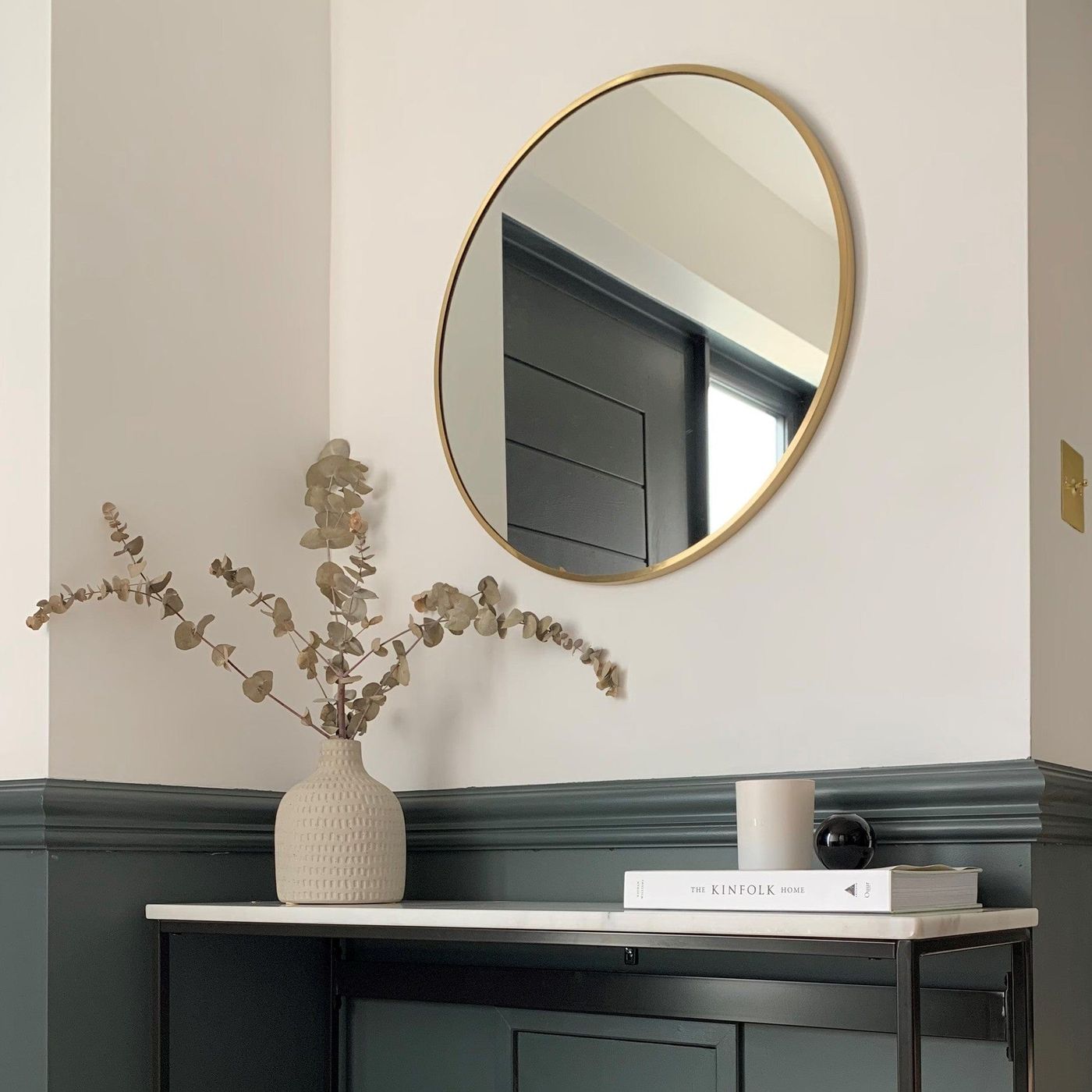 Brass Frame Urban Round Wall Mirror in 24 Inch, Product code is UR-R-WM24-B