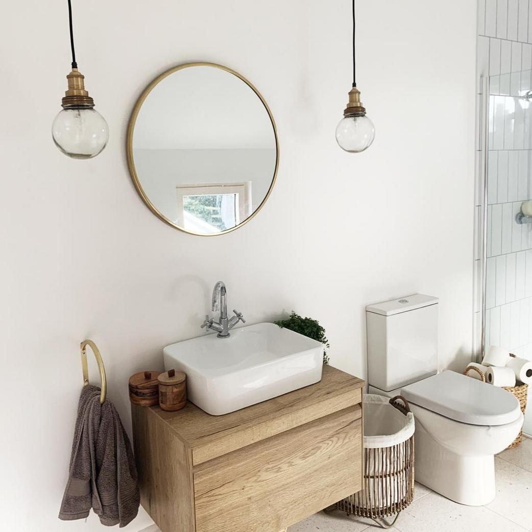 Brass Frame Urban Round Wall Mirror in 24 Inch, Product code is UR-R-WM24-B